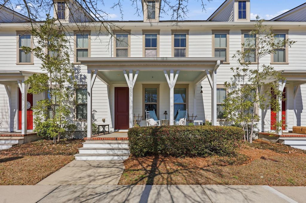 Photo of 252 Oak Park Street, Summerville, SC 29486 (MLS # 26005240)