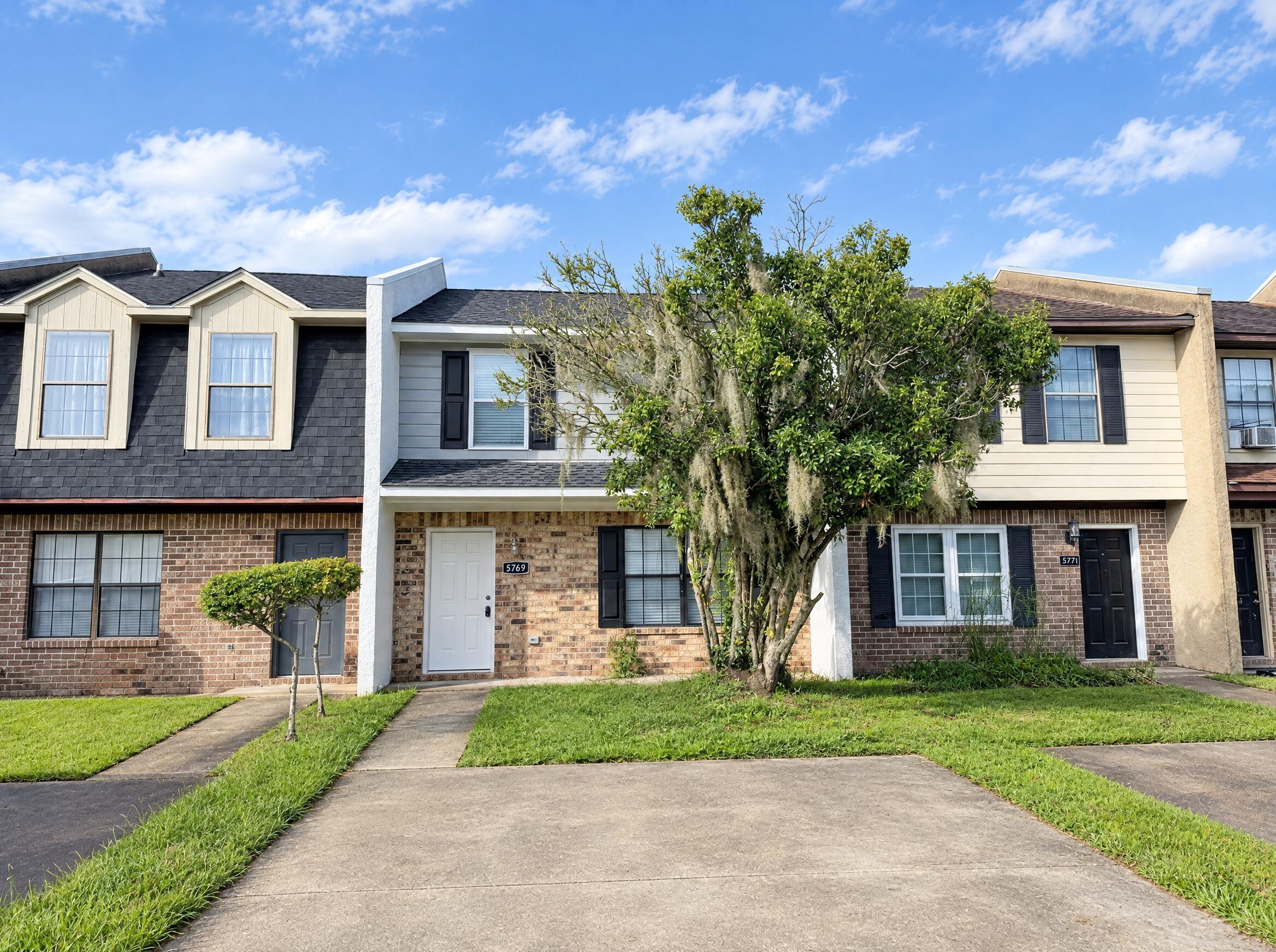 5769 Dewsbury Lane