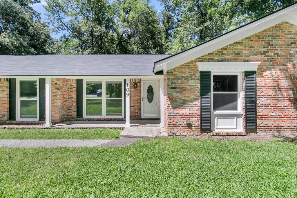 Photo of 109 Halcyon Road, Summerville, SC 29483 (MLS # 26016930)