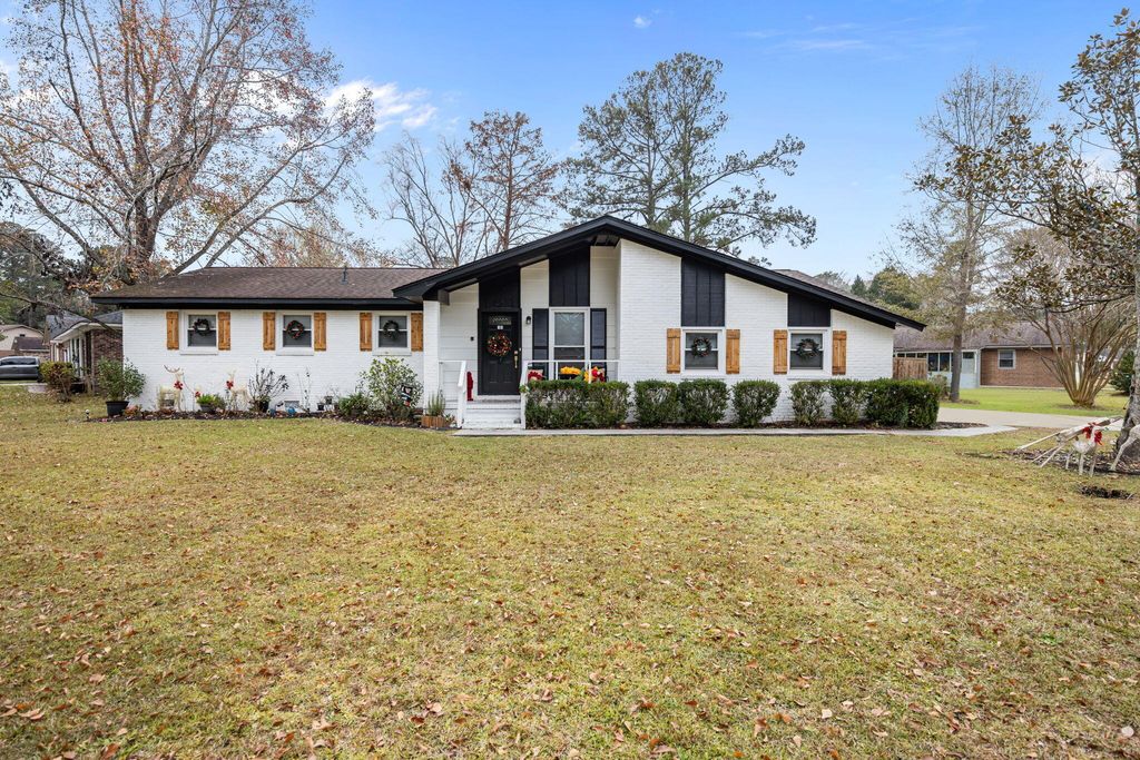 Photo of 103 Clubhouse Road, Summerville, SC 29483 (MLS # 25032222)
