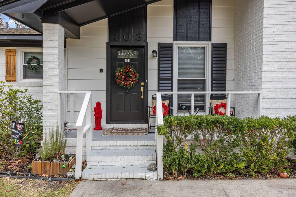 Photo of 103 Clubhouse Road, Summerville, SC 29483 (MLS # 25032222)