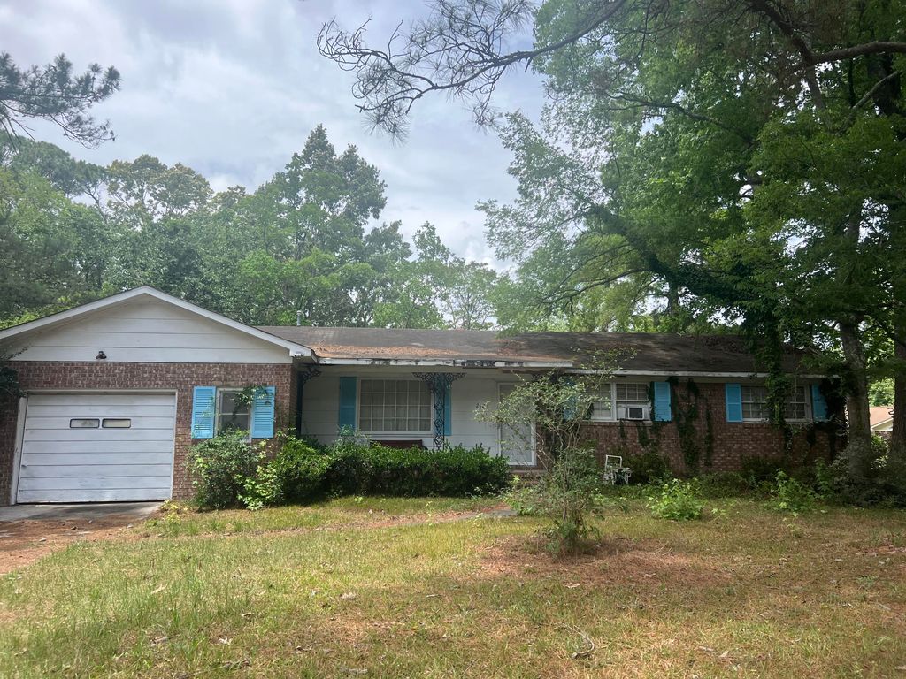 Photo of 2428 Spring Garden Street, Charleston, SC 29414 (MLS # 26015091)