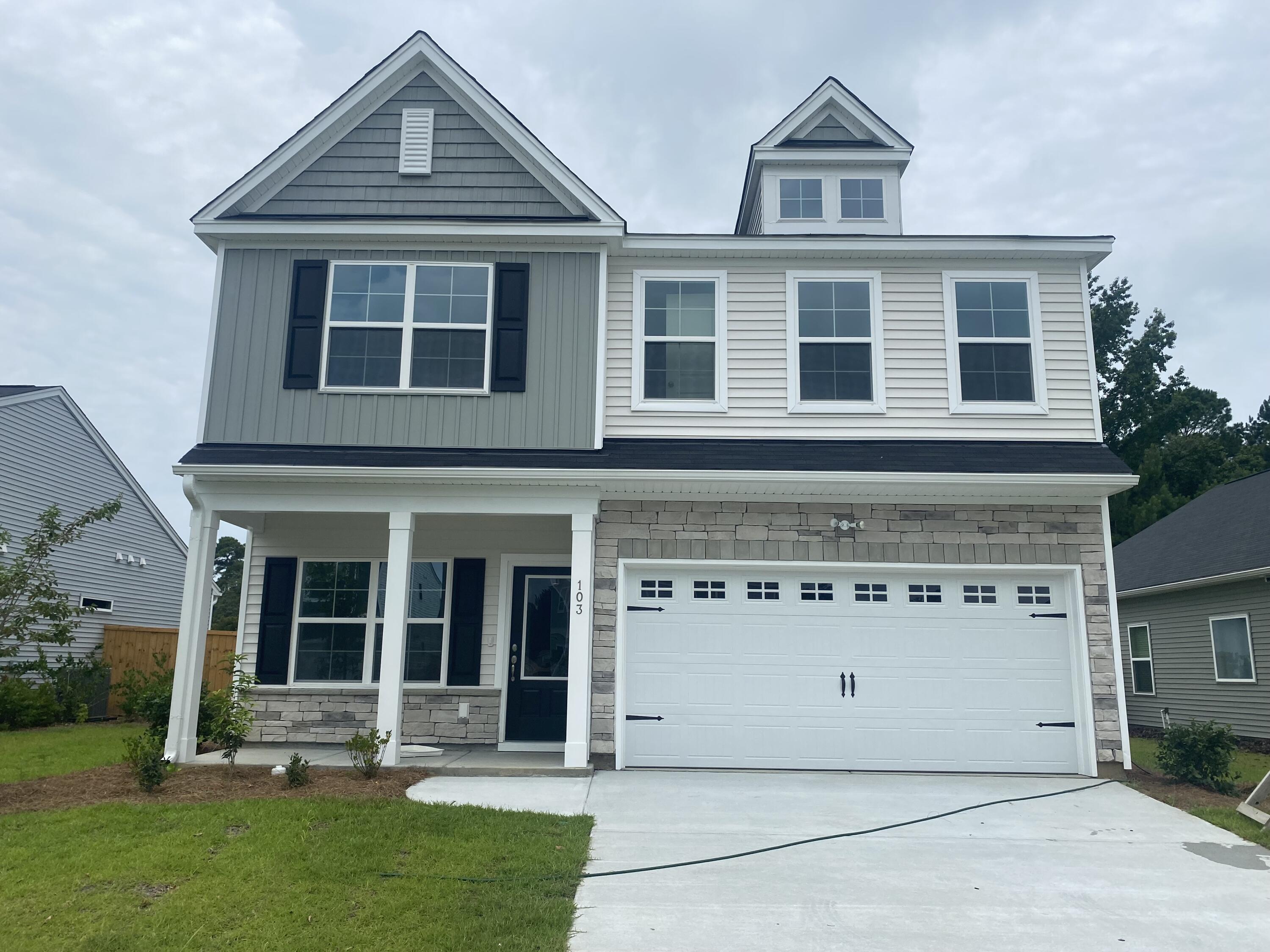 Photo 1 of 31 of 103 Clydesdale Circle house