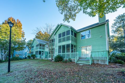 A home in North Charleston