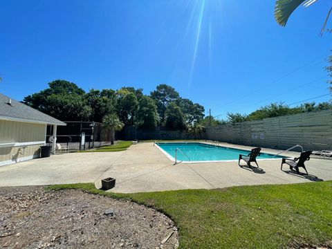 A home in North Charleston