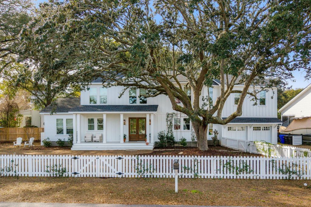 Photo of 1331 Pherigo Street, Mount Pleasant, SC 29464 (MLS # 26001156)