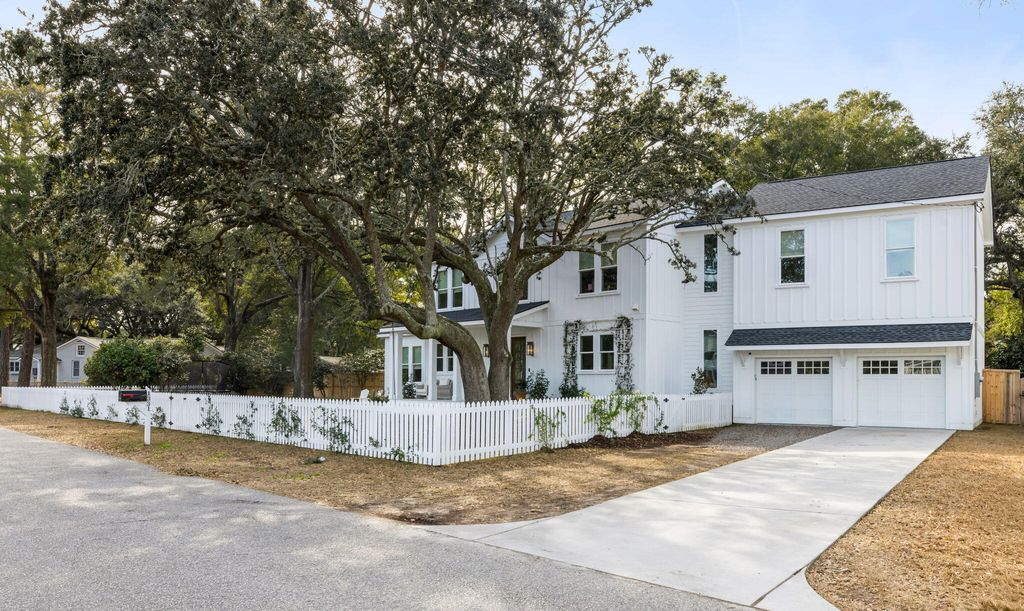 Photo of 1331 Pherigo Street, Mount Pleasant, SC 29464 (MLS # 26001156)