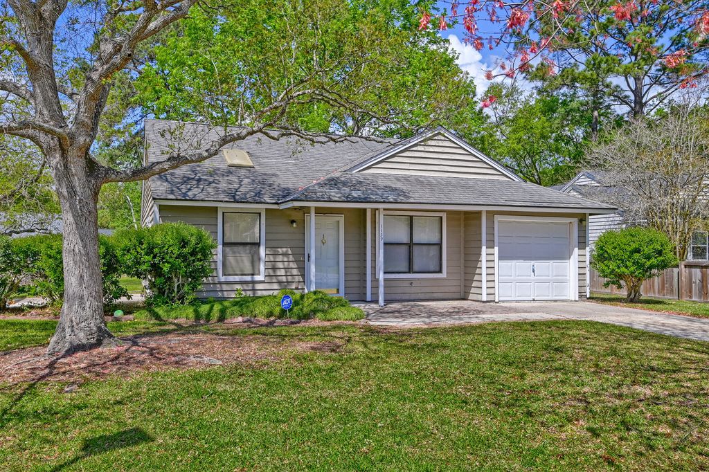 Photo of 1139 Bellwood Road, Charleston, SC 29412 (MLS # 26013311)