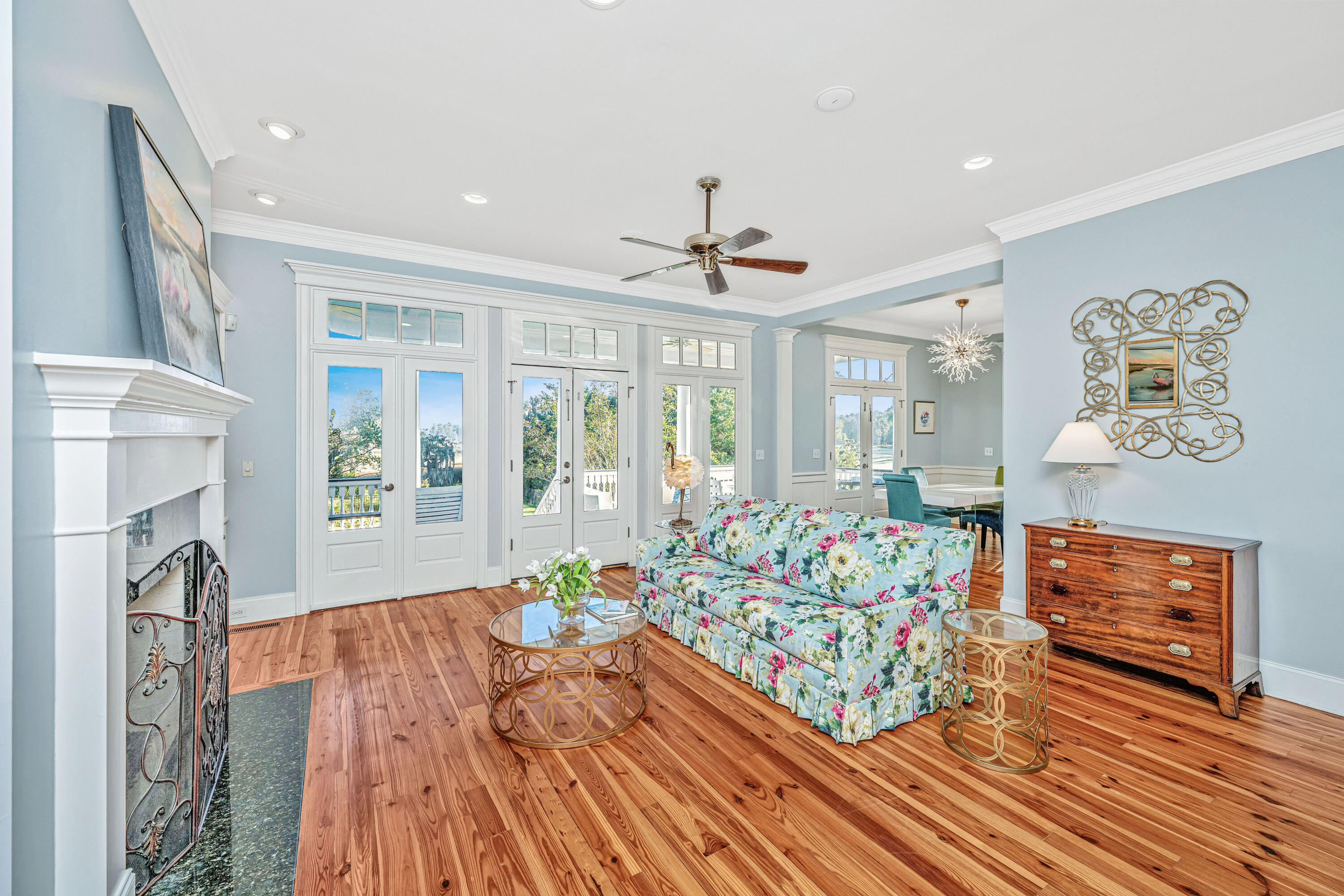 3232 Pignatelli Crescent