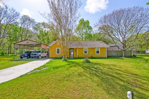 Photo of 102 Nancy Lane, Summerville, SC 29485 (MLS # 26008936)