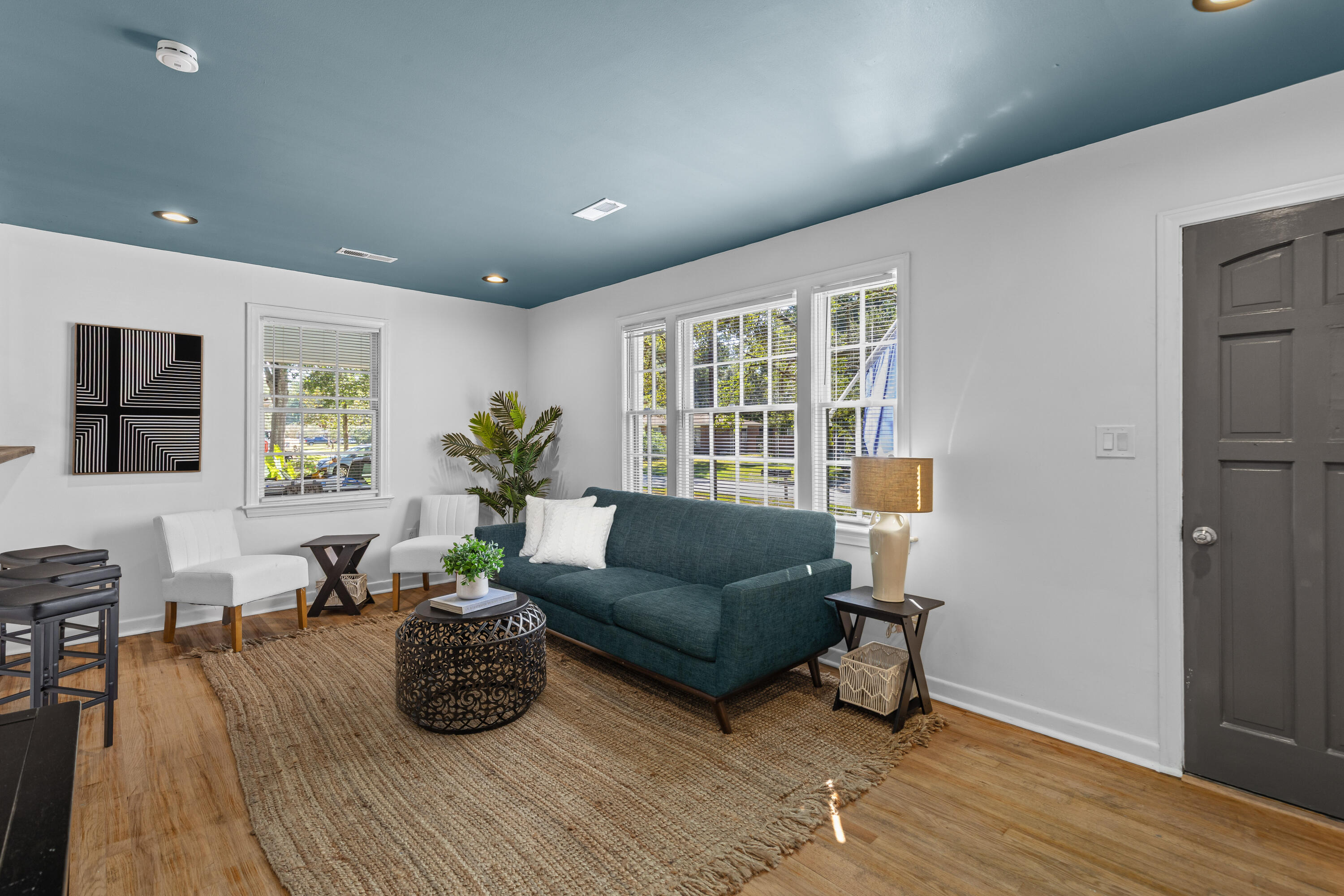 2632 Ridgewood Avenue