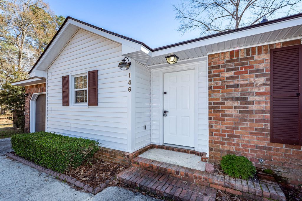 Photo of 146 Highland Avenue, Summerville, SC 29486 (MLS # 26006145)