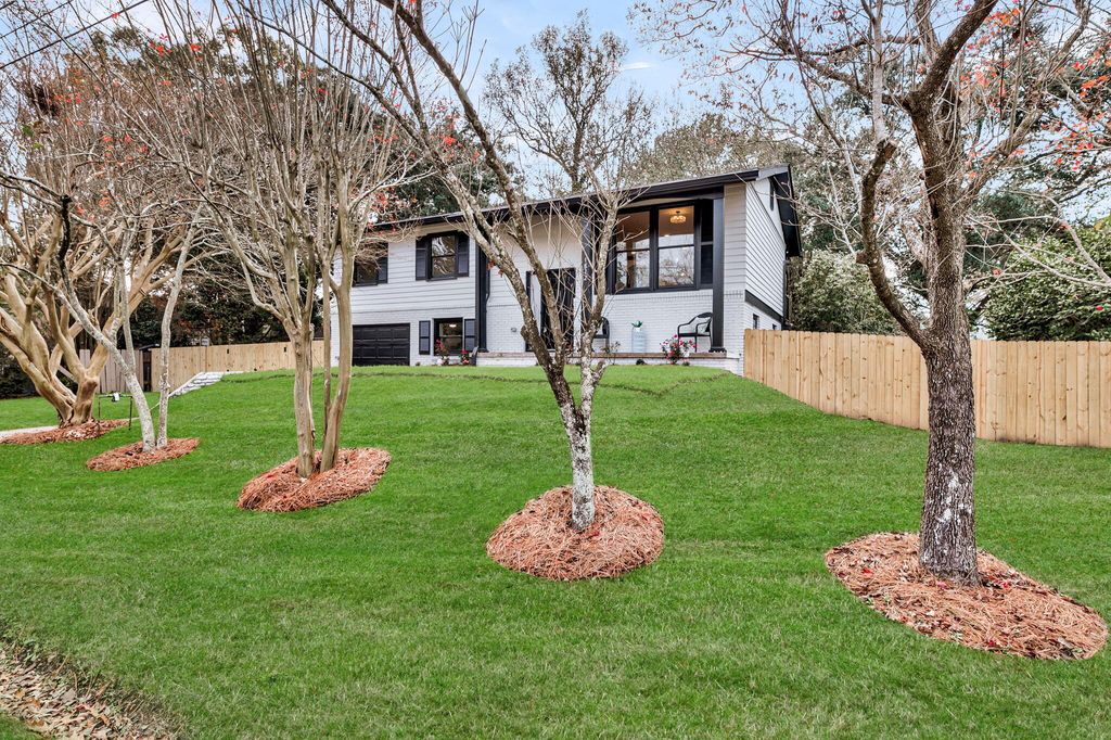 Photo of 1812 Debbenshire Drive, Charleston, SC 29407 (MLS # 25031826)