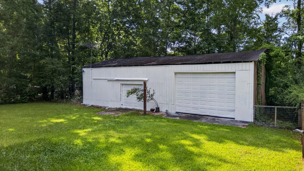 Photo of 221 Forest Circle, Summerville, SC 29483 (MLS # 26019601)