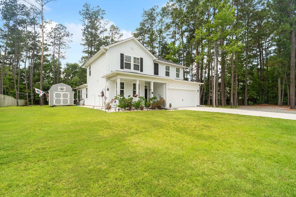 Photo of 689 W Butternut Road, Summerville, SC 29483 (MLS # 26016167)