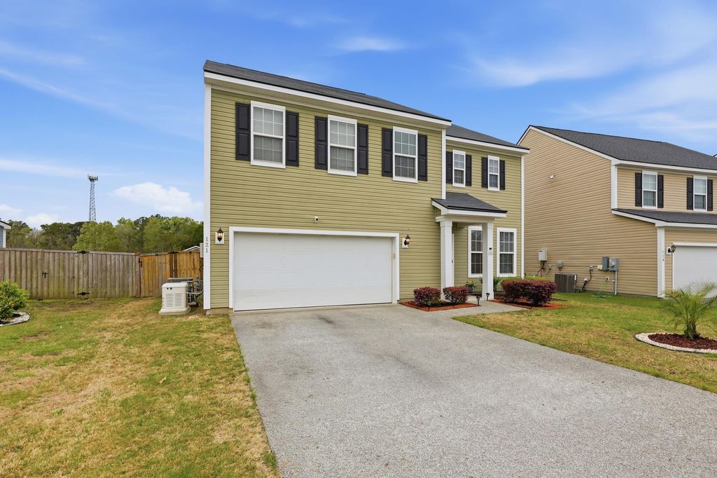 Photo of 121 Sugeree Drive, Moncks Corner, SC 29461 (MLS # 26008391)