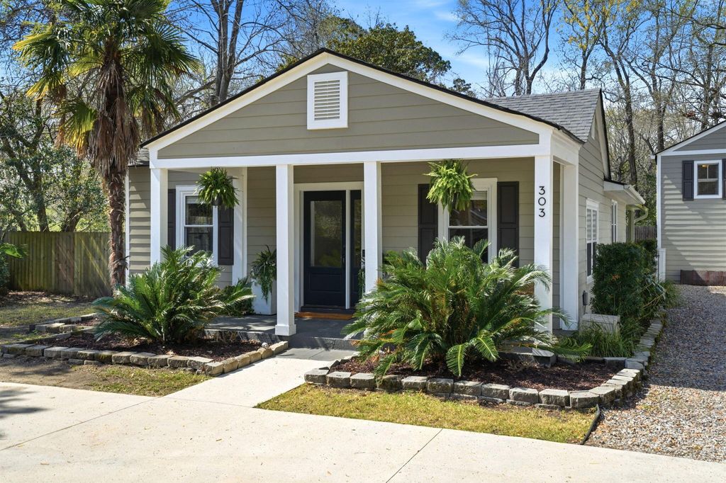 Photo of 303 Woodland Shores Road, Charleston, SC 29412 (MLS # 26006766)