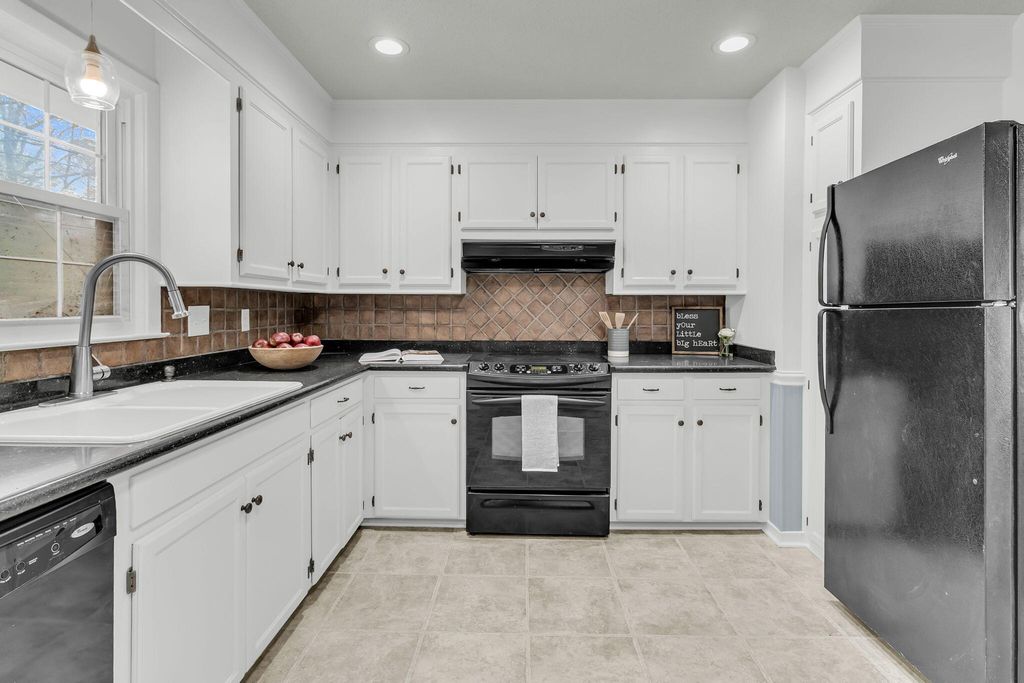 Photo of 404 Forest Circle, Summerville, SC 29483 (MLS # 26000508)