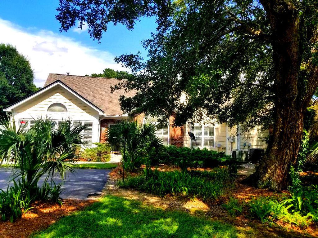 Photo of 114 Ashley Villa Circle #B, Charleston, SC 29414 (MLS # 25018555)