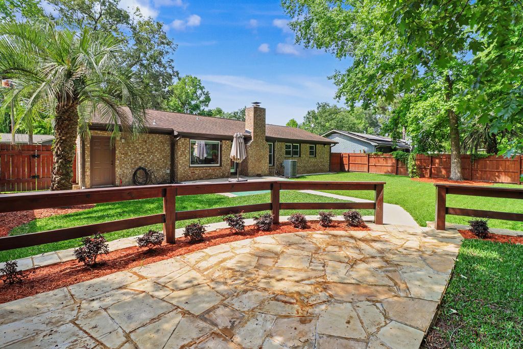Photo of 1940 Planters Drive, Charleston, SC 29414 (MLS # 26013827)