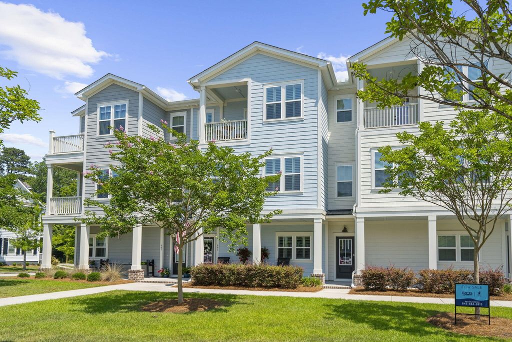 Photo of 641 N Laurel Street, Summerville, SC 29483 (MLS # 26014820)