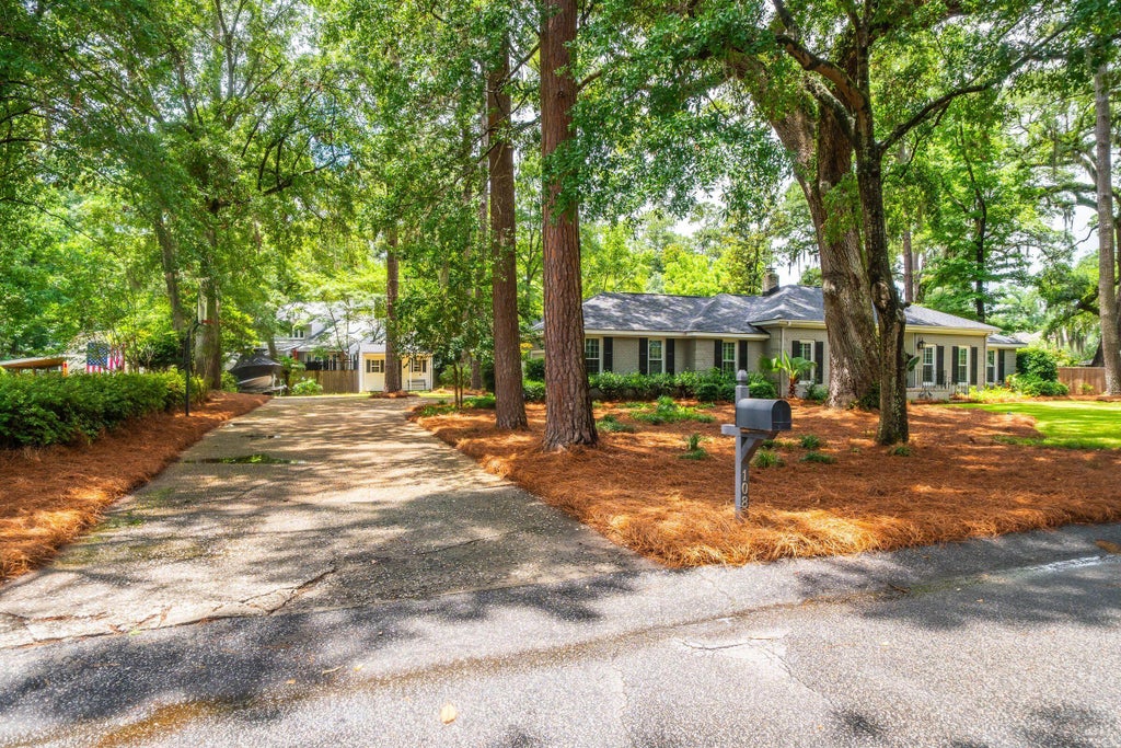 Photo of 108 President Circle, Summerville, SC 29483 (MLS # 26016055)