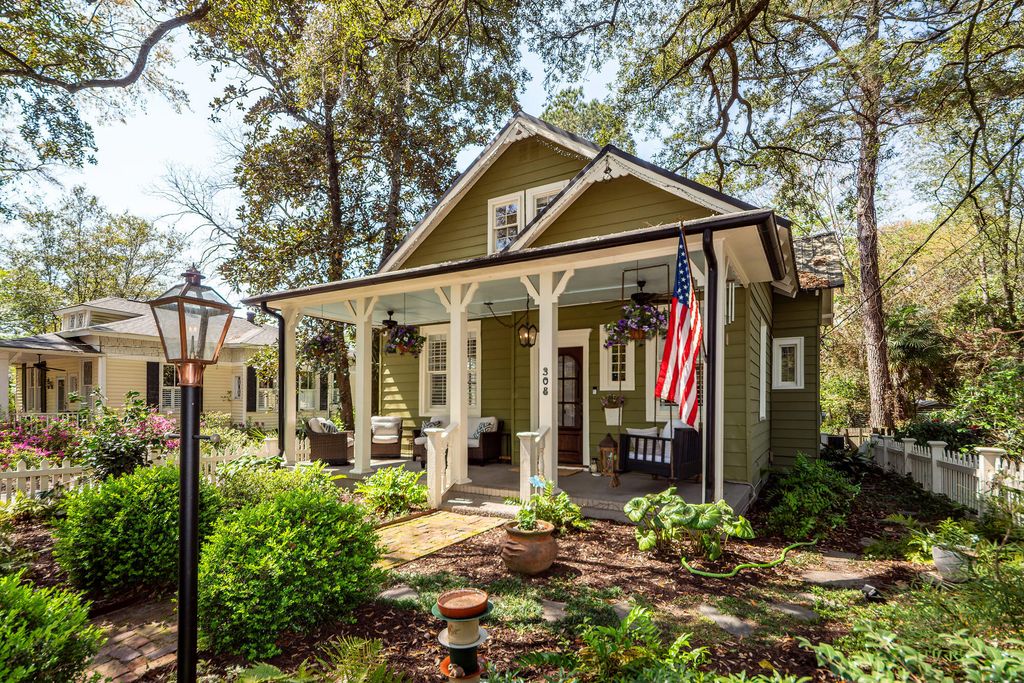 Photo of 308 S Main Street, Summerville, SC 29483 (MLS # 26008165)