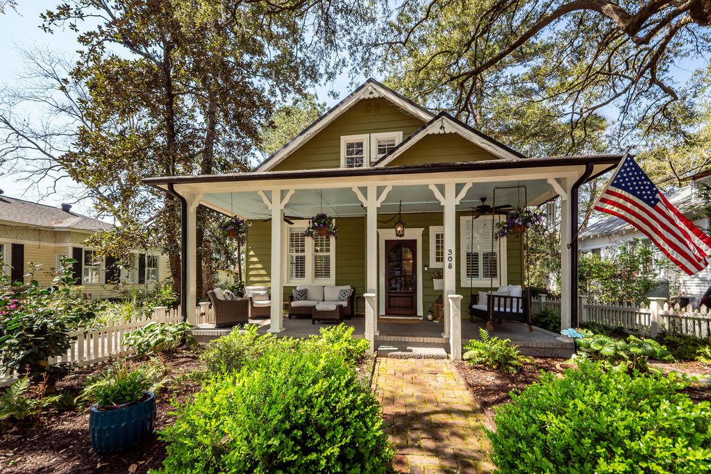 Photo of 308 S Main Street, Summerville, SC 29483 (MLS # 26008165)