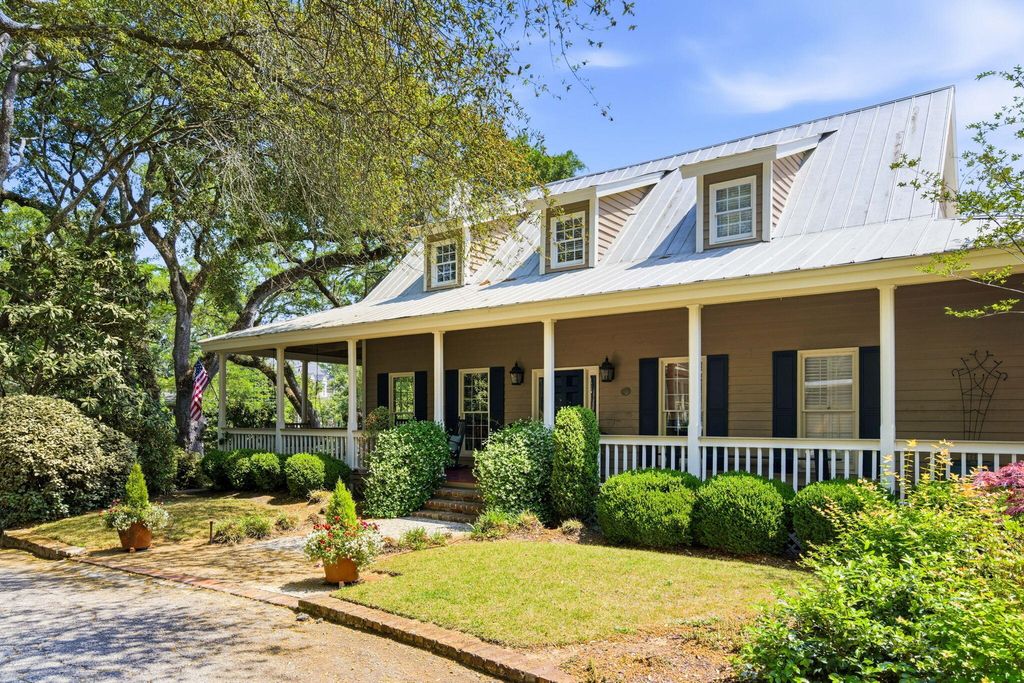 Photo of 143 Live Oak Drive, Mount Pleasant, SC 29464 (MLS # 26014093)
