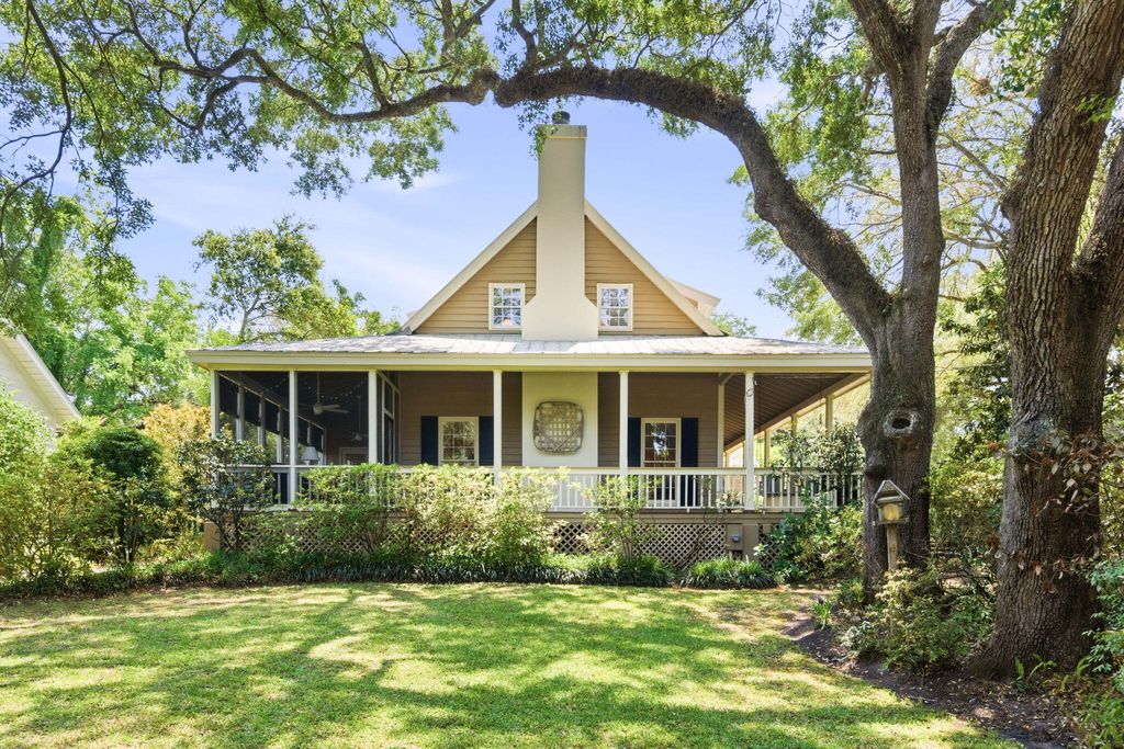 Photo of 143 Live Oak Drive, Mount Pleasant, SC 29464 (MLS # 26014093)