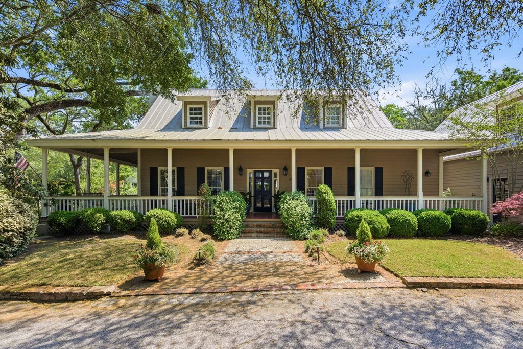Photo of 143 Live Oak Drive, Mount Pleasant, SC 29464 (MLS # 26014093)