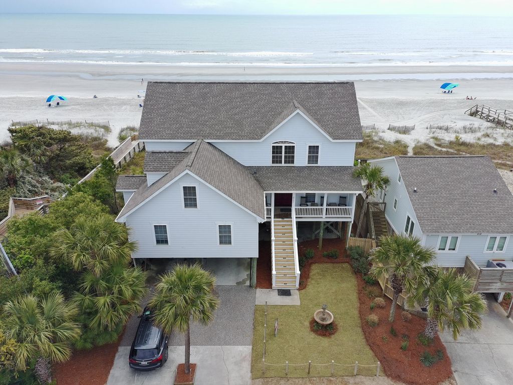 Photo of 621 E Arctic Avenue, Folly Beach, SC 29439 (MLS # 26009511)