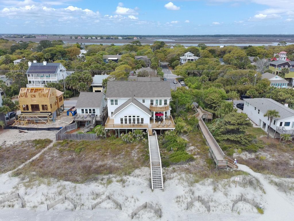 Photo of 621 E Arctic Avenue, Folly Beach, SC 29439 (MLS # 26009511)