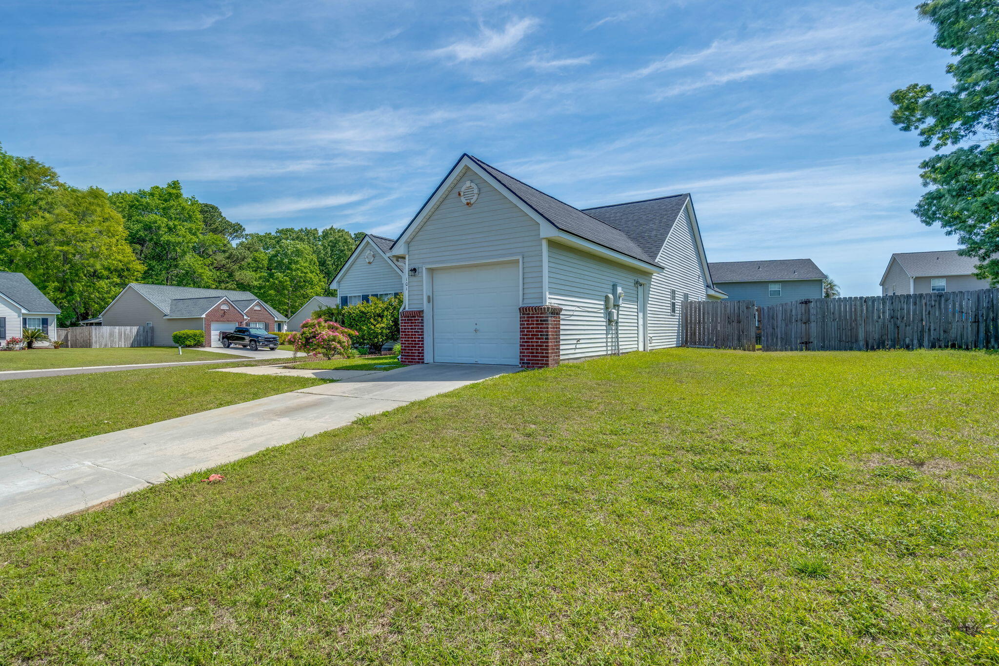 101 Old Tree Road