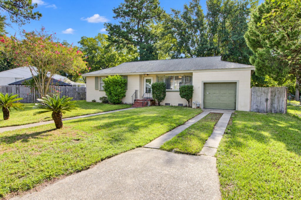 Photo of 338 Stinson Drive, Charleston, SC 29407 (MLS # 26026108)