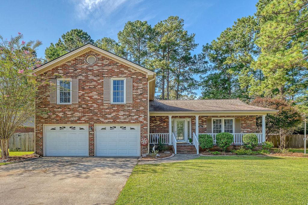 Photo of 206 Eastover Circle, Summerville, SC 29483 (MLS # 25026978)