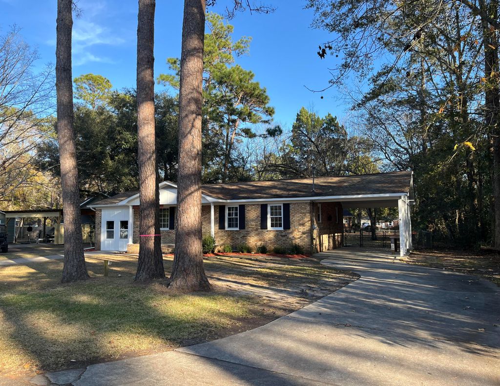 Photo of 115 Donna Drive, Summerville, SC 29483 (MLS # 25033012)