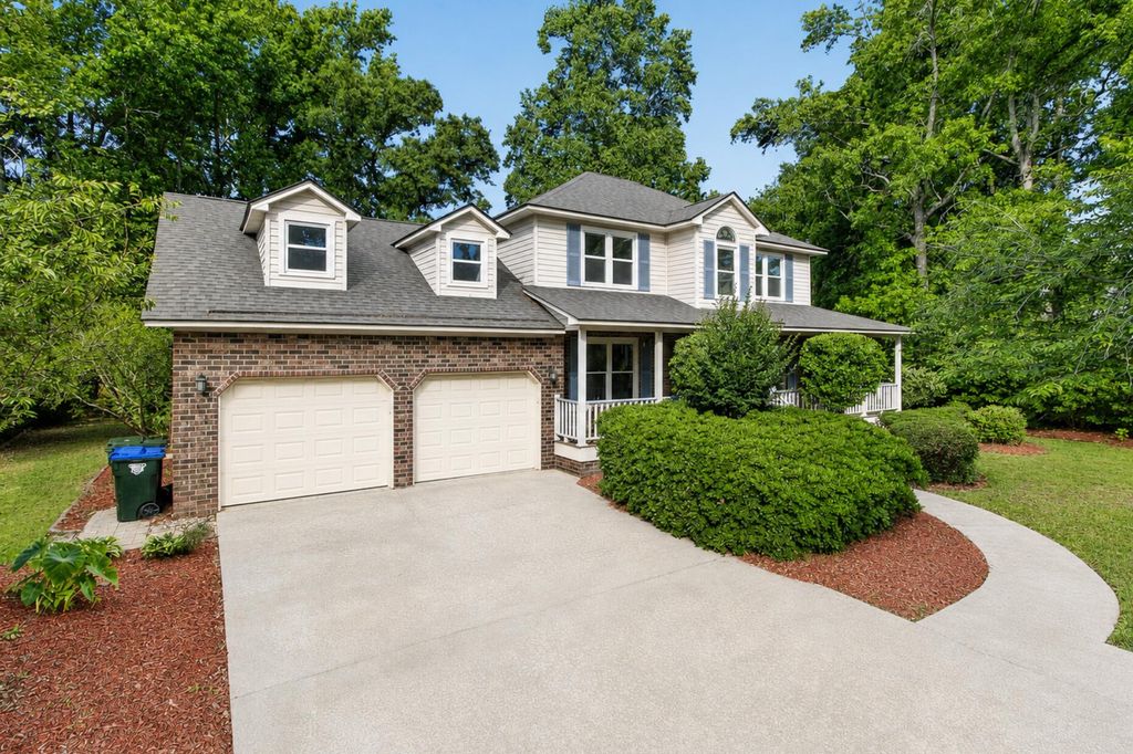 Photo of 200 Loch Lomond Street, Summerville, SC 29483 (MLS # 26013082)