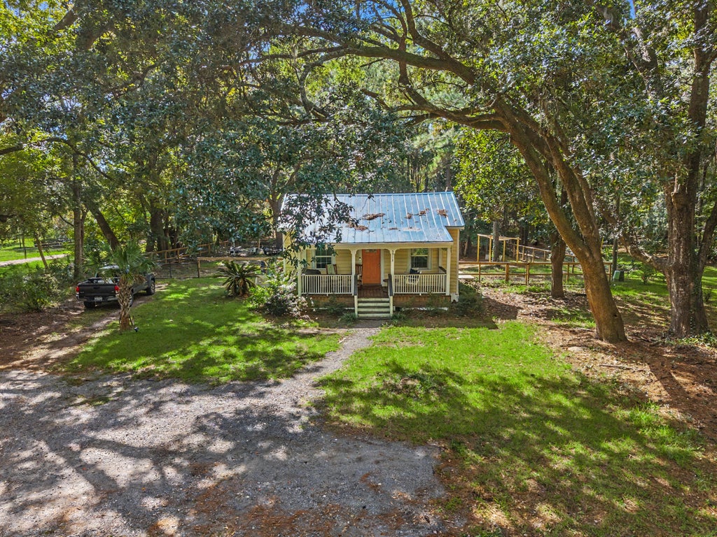 Photo of 5913 Drayton Street, Ravenel, SC 29470 (MLS # 26027602)