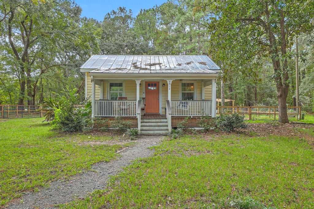 Photo of 5913 Drayton Street, Ravenel, SC 29470 (MLS # 26027602)