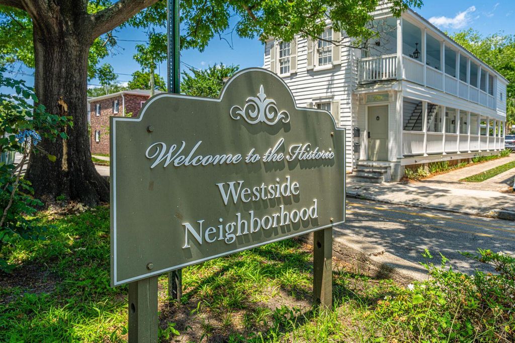 Photo of 200 Fishburne Street, Charleston, SC 29403 (MLS # 25014917)