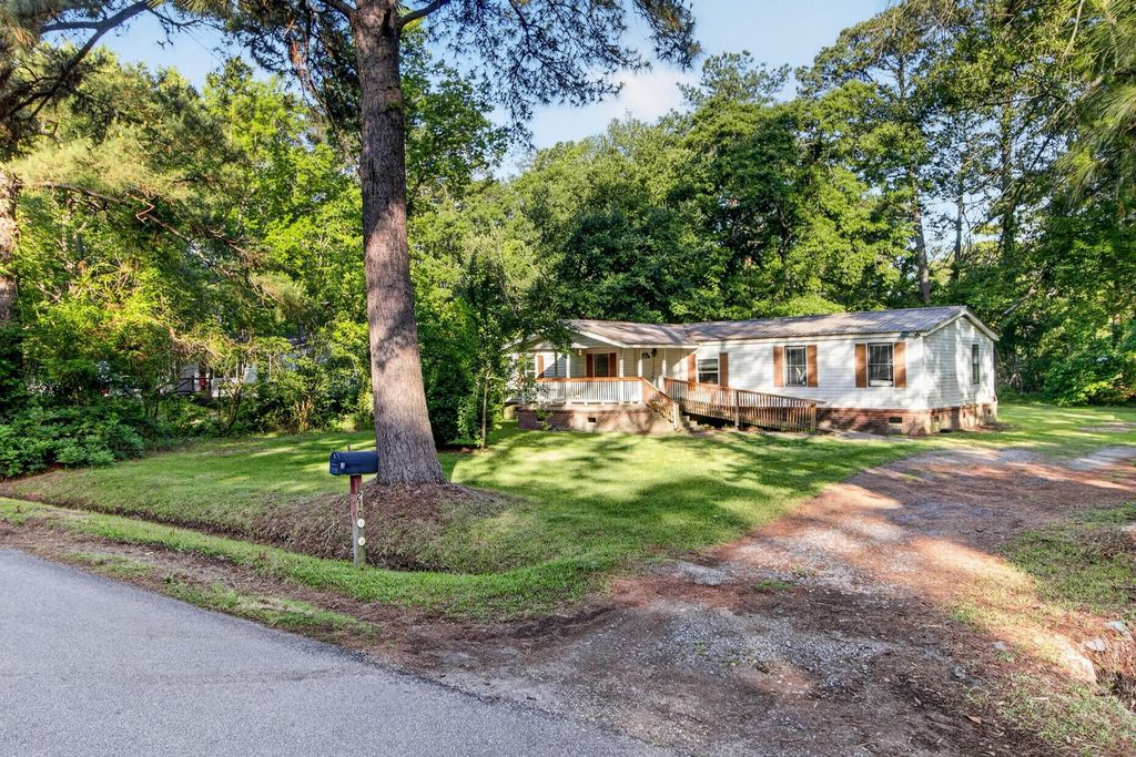 Photo of 210 Cady Drive, Summerville, SC 29483 (MLS # 26014340)