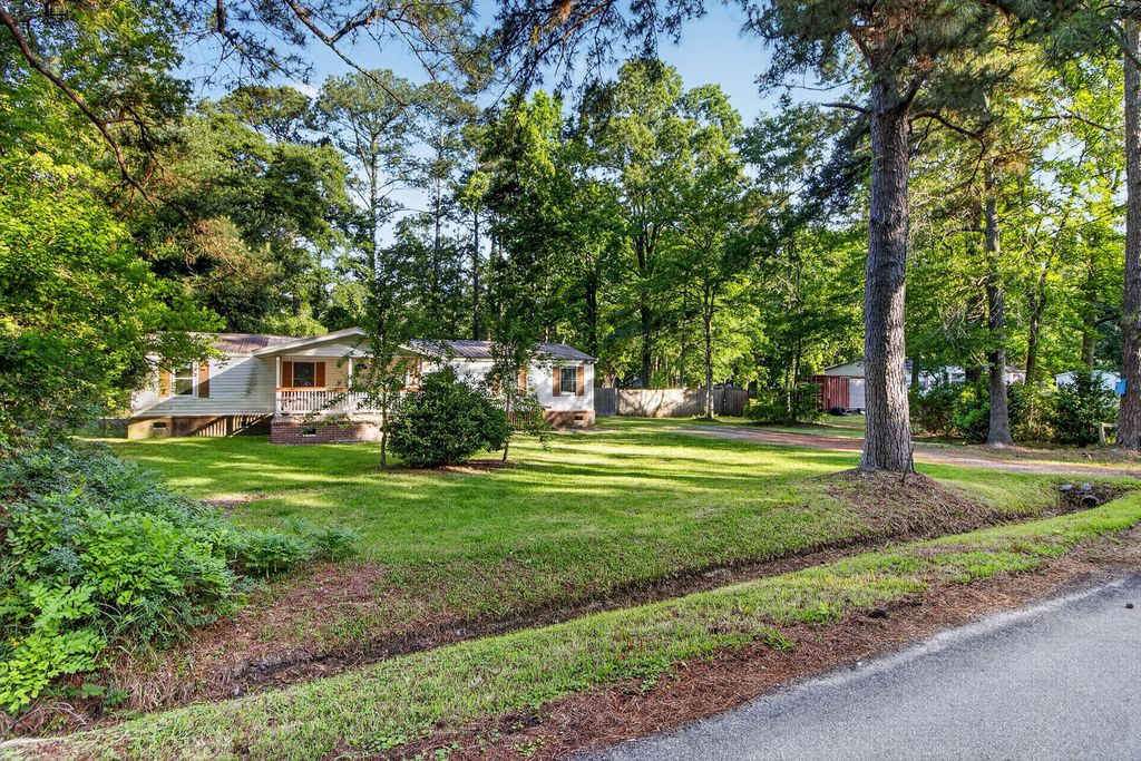Photo of 210 Cady Drive, Summerville, SC 29483 (MLS # 26014340)