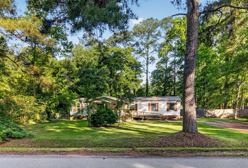 Photo of 210 Cady Drive, Summerville, SC 29483 (MLS # 26014340)