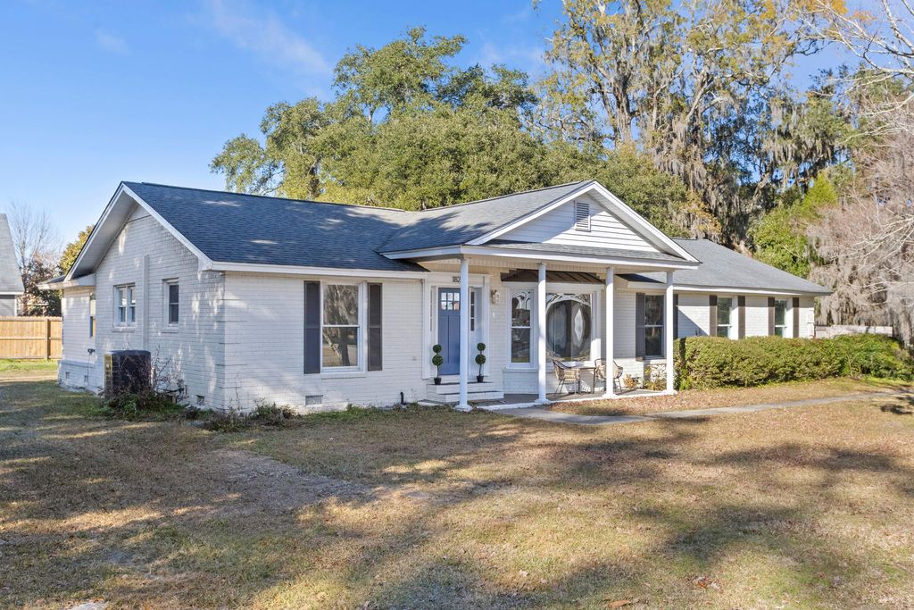 Photo of 1822 Mallard Circle, Moncks Corner, SC 29461 (MLS # 26005032)
