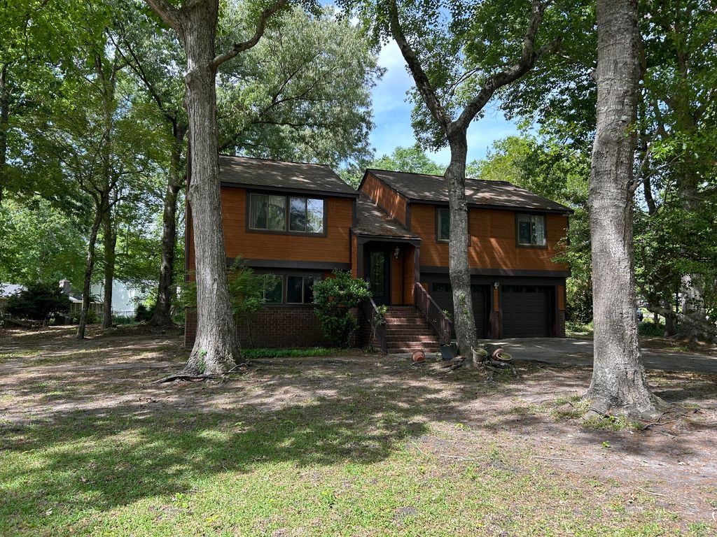 Photo of 101 Timberlake Court, Summerville, SC 29485 (MLS # 26010334)