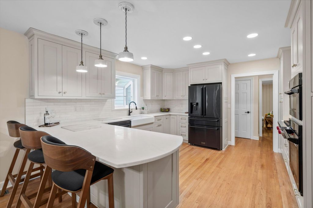 Photo of 1014 S Main Street, Summerville, SC 29483 (MLS # 25025720)