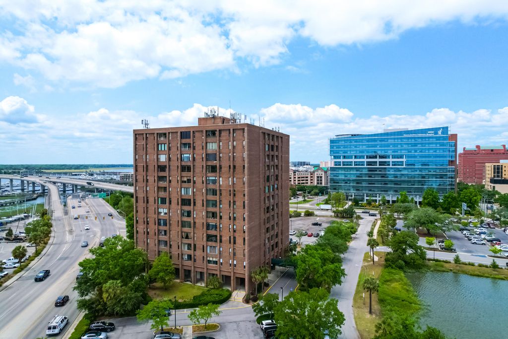 Photo of 14 Lockwood Drive #Apt 9J, Charleston, SC 29401 (MLS # 26010107)