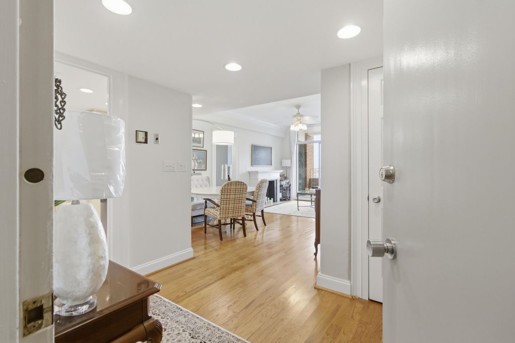 Photo of 14 Lockwood Drive #Apt 9J, Charleston, SC 29401 (MLS # 26010107)