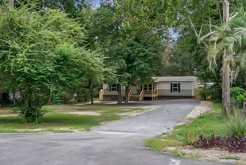 A home in Eutawville